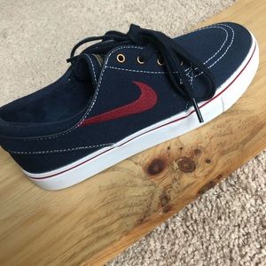 NWOT Navy Blue Nikes-Stefan Janoski